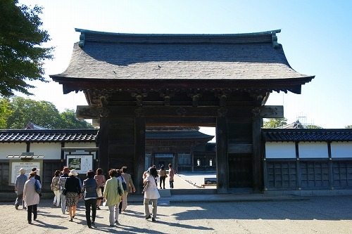 高岡の海鮮料理と瑞龍寺と富山城城下町を散歩
