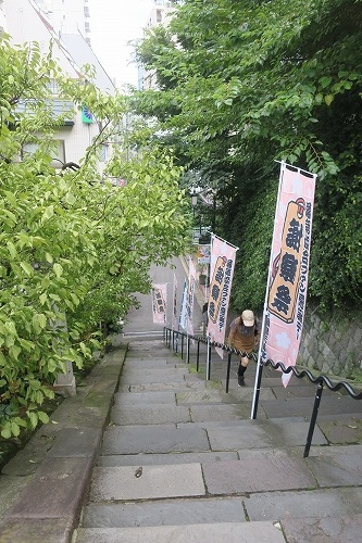 男坂と女坂（東京都文京区湯島）森鴎外が散歩していた静かな街を
