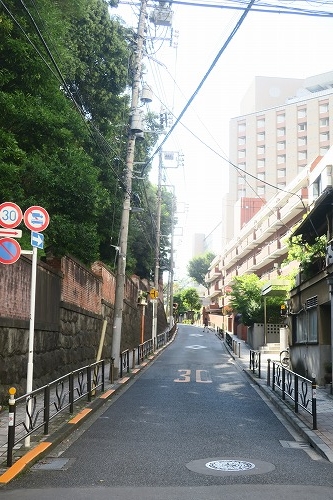 無縁坂を散歩（台東区池之端）東京大学をまがるとには無縁坂がある