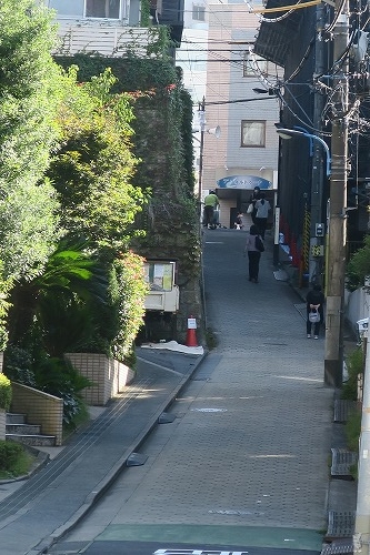 下戸塚坂を散歩（新宿区戸山）江戸時代の武家屋敷があった町を散歩