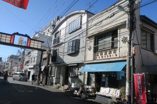 根津を散歩|谷中の商店街から根津神社でお参りして東京大学まで散歩