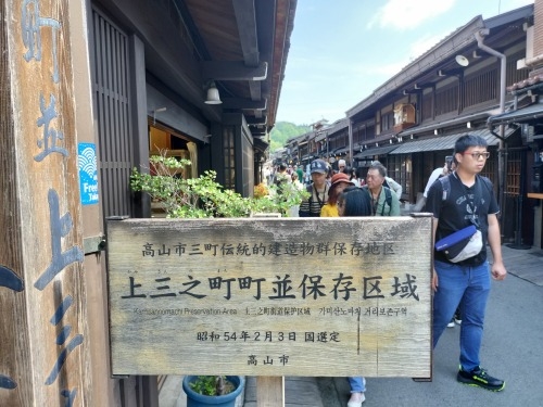 高山を散歩|金森長近の城下町高山の古い町並みを夕暮れに散歩はいい