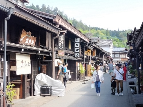 高山を散歩|金森長近の城下町高山の古い町並みを夕暮れに散歩はいい