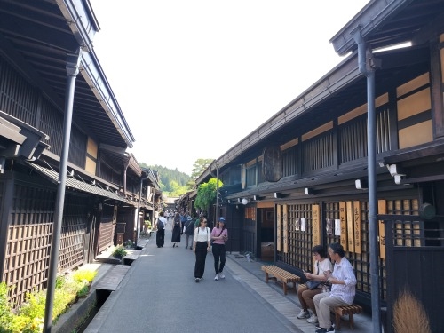 高山を散歩|金森長近の城下町高山の古い町並みを夕暮れに散歩はいい
