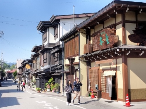 高山を散歩|金森長近の城下町高山の古い町並みを夕暮れに散歩はいい