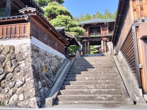 高山を散歩|金森長近の城下町高山の古い町並みを夕暮れに散歩はいい