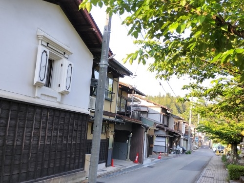 高山を散歩|金森長近の城下町高山の古い町並みを夕暮れに散歩はいい