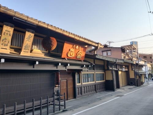 高山を散歩|金森長近の城下町高山の古い町並みを夕暮れに散歩はいい