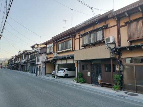 高山を散歩|金森長近の城下町高山の古い町並みを夕暮れに散歩はいい