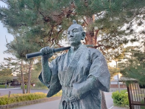 高山を散歩|金森長近の城下町高山の古い町並みを夕暮れに散歩はいい