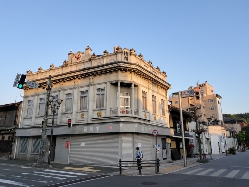 高山を散歩|金森長近の城下町高山の古い町並みを夕暮れに散歩はいい
