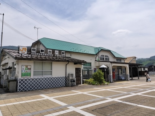 飛騨古川を散歩|映画「君の名は。」聖地巡礼と白壁土蔵街を散歩して