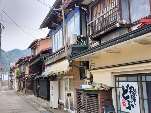 飛騨古川を散歩|映画「君の名は。」聖地巡礼と白壁土蔵街を散歩して