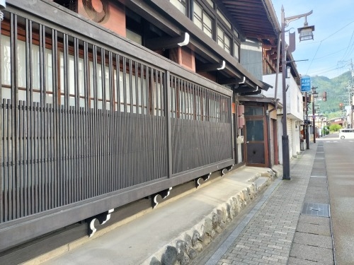 飛騨古川を散歩|映画「君の名は。」聖地巡礼と白壁土蔵街を散歩して