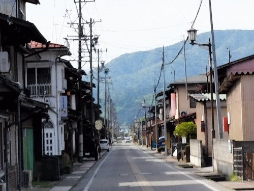 飛騨古川を散歩|映画「君の名は。」聖地巡礼と白壁土蔵街を散歩して