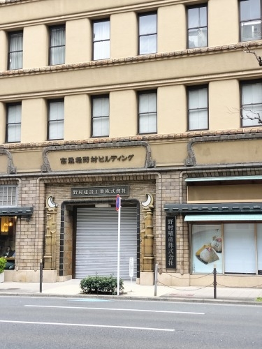 堂島から散歩|上等カレーにカツとチーズのトッピングとアートな建築