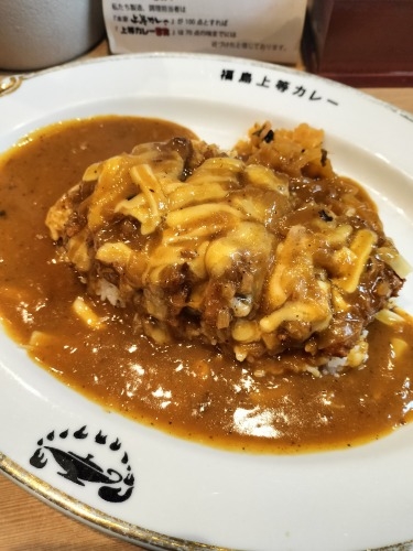 堂島から散歩|上等カレーにカツとチーズのトッピングとアートな建築
