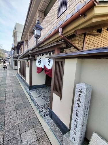 祇園を散歩|桜満開の京都で歴史の街祇園と裏路地ををぶらり散歩して