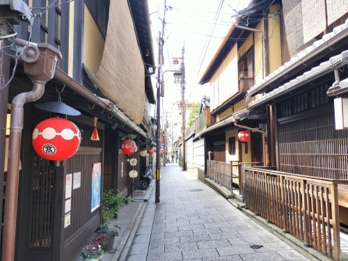 祇園を散歩|桜満開の京都で歴史の街祇園と裏路地ををぶらり散歩して