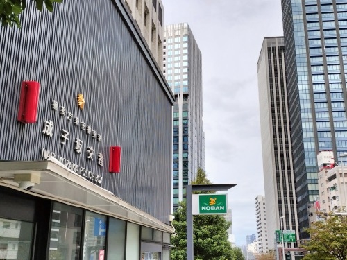 ���q����U���i�����s�V�h��j���q�_�Ђ̖�O���E���q����U�����Ă�