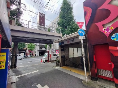 新中野駅を散歩|辰野金吾墓と浅田次郎原作『地下鉄に乗って』舞台を