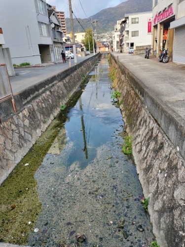 �����U���b�f��@�w���̐��E�̕Ћ��Ɂx�ɂłĂ�����̊X���݂��U����