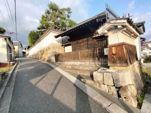 �����U���b�f��@�w���̐��E�̕Ћ��Ɂx�ɂłĂ�����̊X���݂��U����