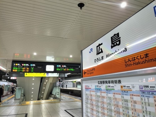 �����U��