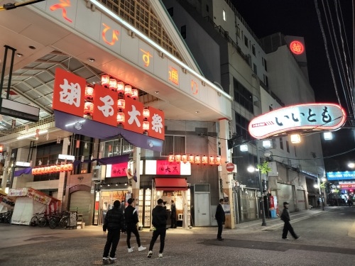 �����U��