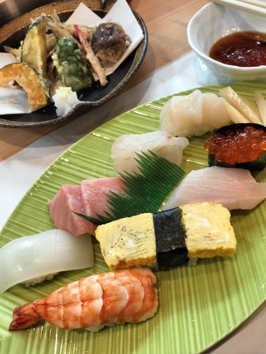 �����U��