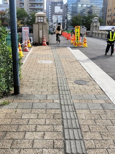 ���ˋ������U��|�����X���̖ڈ�͐����X���}���z�[�����ˋ���n�邼