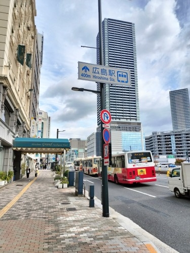 ���ˋ������U��|�����X���̖ڈ�͐����X���}���z�[�����ˋ���n�邼