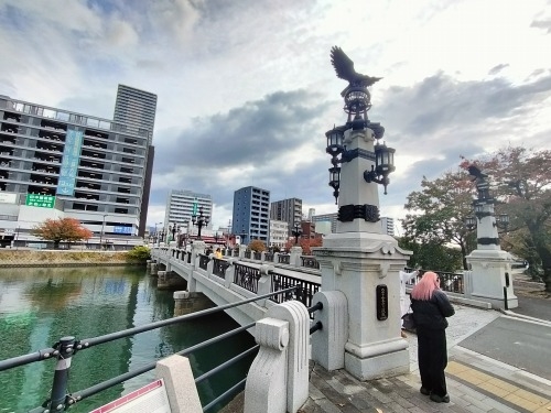 ���ˋ������U��|�����X���̖ڈ�͐����X���}���z�[�����ˋ���n�邼