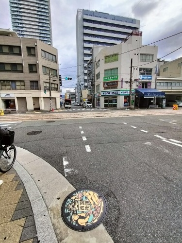 ���ˋ������U��|�����X���̖ڈ�͐����X���}���z�[�����ˋ���n�邼