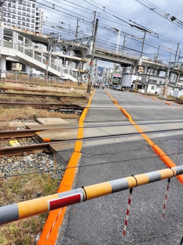 ���ˋ������U��|�����X���̖ڈ�͐����X���}���z�[�����ˋ���n�邼