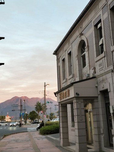 天文館を散歩|老舗山形屋と夕暮れに染まる桜島をみて黒豚とんかつ