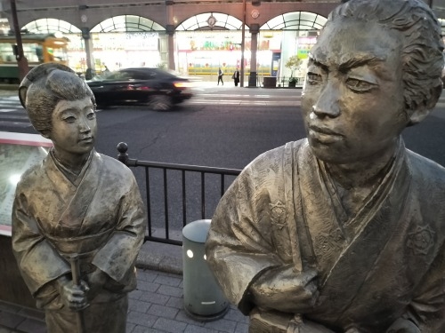 天文館を散歩|老舗山形屋と夕暮れに染まる桜島をみて黒豚とんかつ