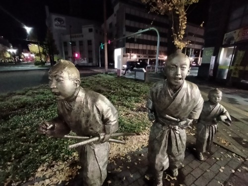 天文館を散歩|老舗山形屋と夕暮れに染まる桜島をみて黒豚とんかつ