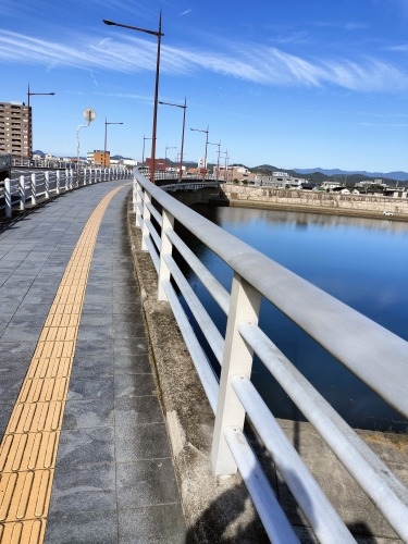 ��������U���b