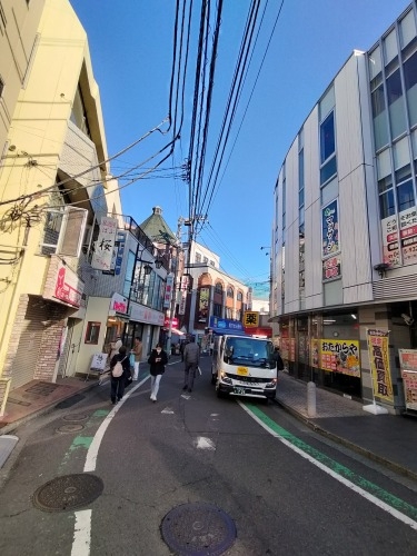 鴨居を散歩|