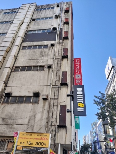 吉祥寺を散歩|老舗映画館吉祥寺プラザと吉祥寺駅南側のパープル通り