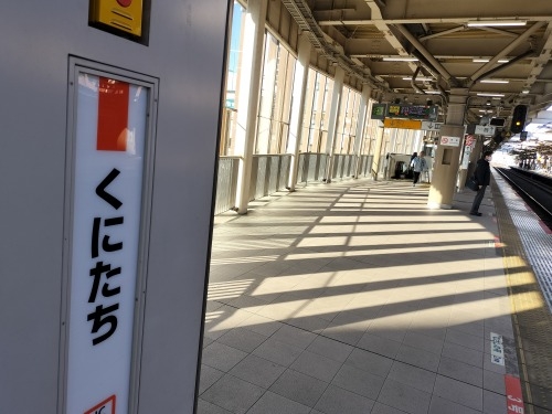 �������U���b