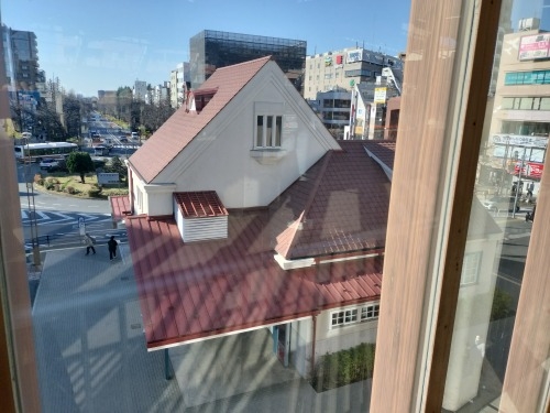 �������U���b